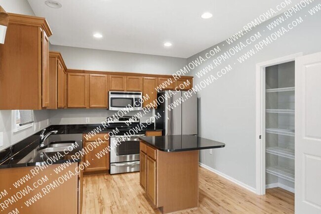 9140 Greenspire Dr, West Des Moines, IA 50266 - photo 7