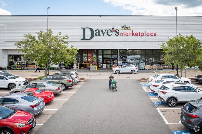 Discover farm fresh delights at Dave's Freshmarket in Shippeetown, RI.