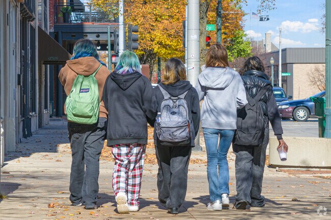 Belmont features many restaurants and coffee shops to enjoy with friends.