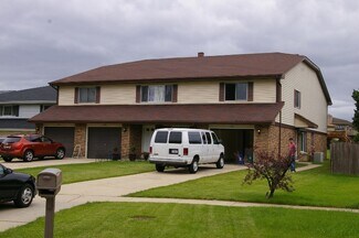 315 Creekside Dr, Bloomingdale, IL 60108