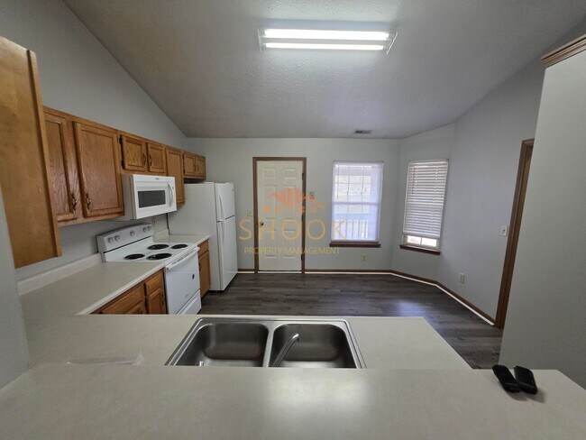 2221 Bridgewater Cir unit 2221 Bridgewater Cir, Lafayette, IN 47909 - photo 6