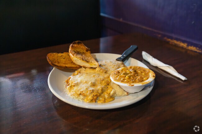 Residents enjoy comforting dishes, like Cajun chicken at Gumbeaux’s.