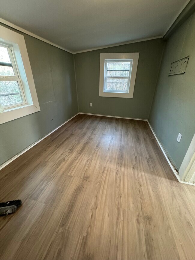 3rd bedroom (back)