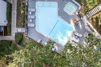 300 Rolling Oaks Dr, Thousand Oaks, CA 91361