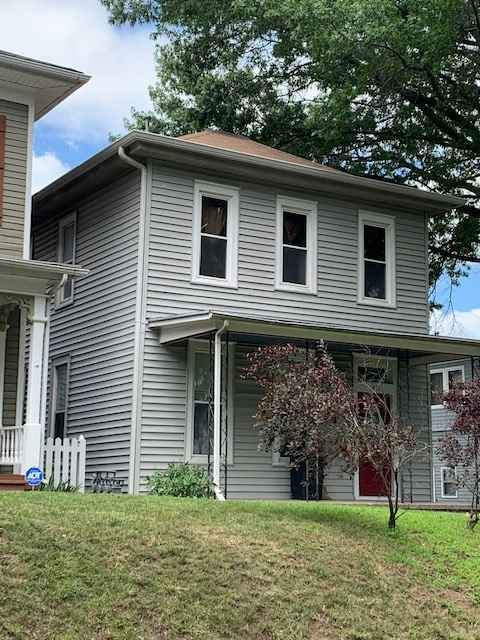 Lovely - all remodeled 1 or 2 bedroom apartments. Located on the Missouri River with great views.