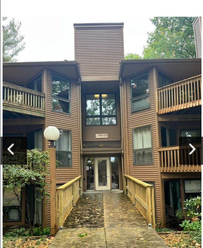 1302 Hillburn Ave NW, Grand Rapids, MI 49504