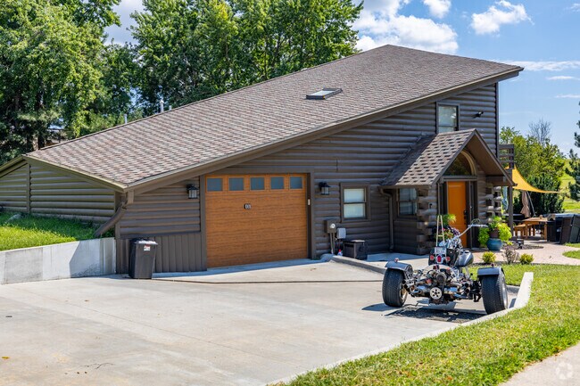 You can find a log cabin home in Far South.