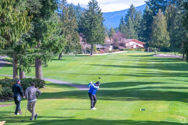Make new community and work on your game at the Fairwood Golf and Country Club