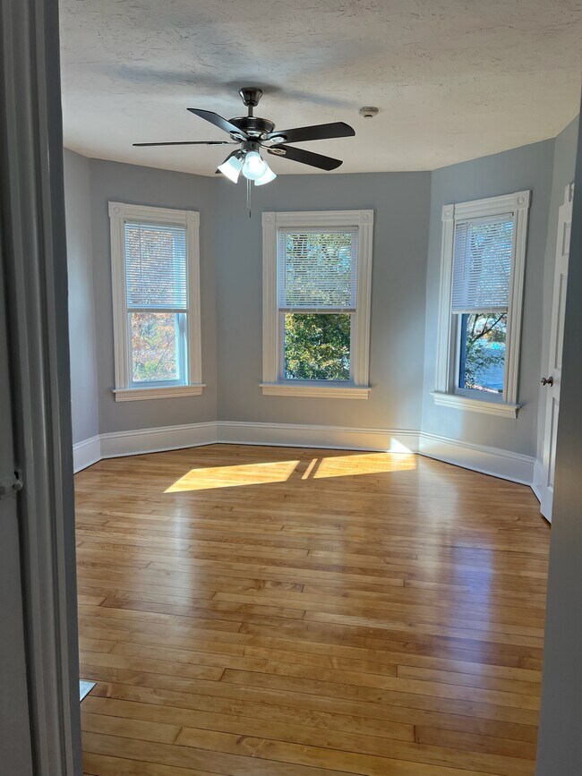 28 Paine St unit 2 R, Worcester, MA 01605 - photo 3