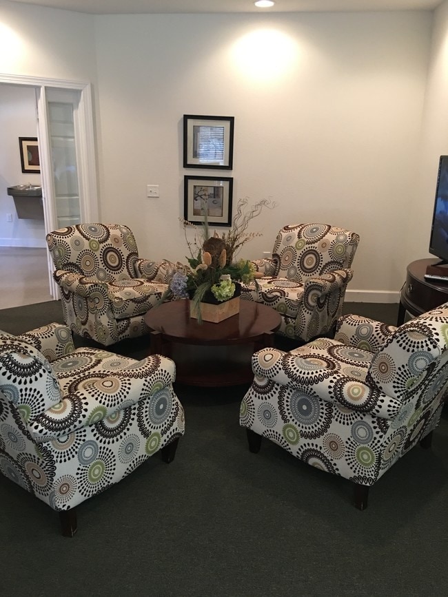 Hallmark Talladega, Talladega, AL 35160 - photo 4