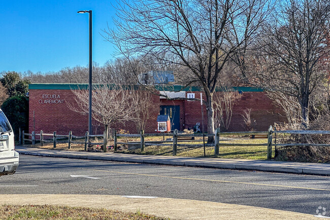 Front of Claremont Immersion School
