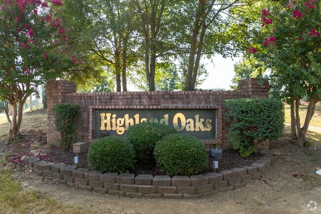 Highland Oaks Elementary is located at 5252 Annandale Dr in Memphis.