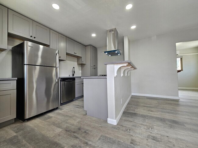 Bahama Palms, Riverside, CA 92501 - photo 4