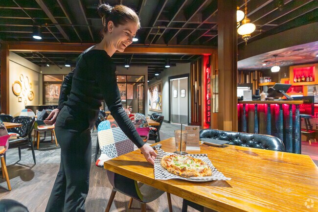 MadHouse Bar & Grill in Highlands is known for burgers and pizza.