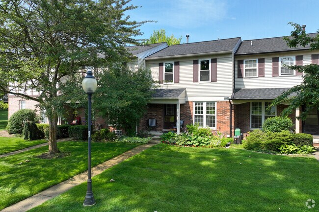 Townhouses occupy the western section of Clinton-George.
