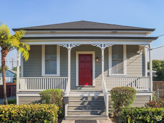Kennedy Park in Riverpark has a variety of new traditional homes.