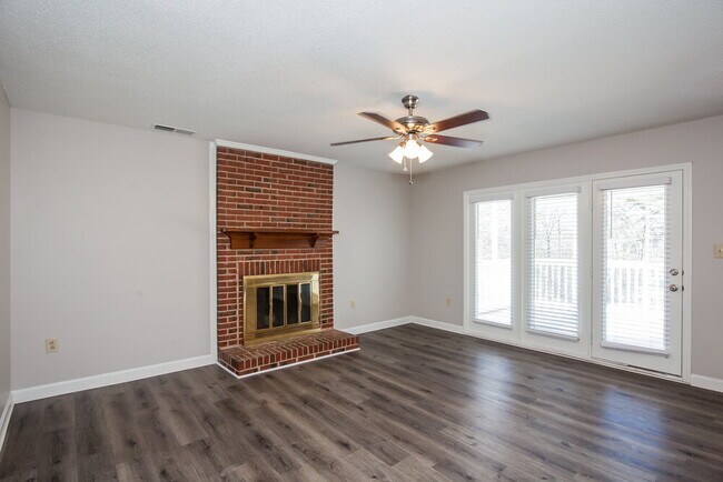 9313 Fairmead Dr, Charlotte, NC 28269 - photo 4