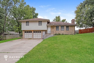 409 Oakbrook Dr, Lansing, KS 66043