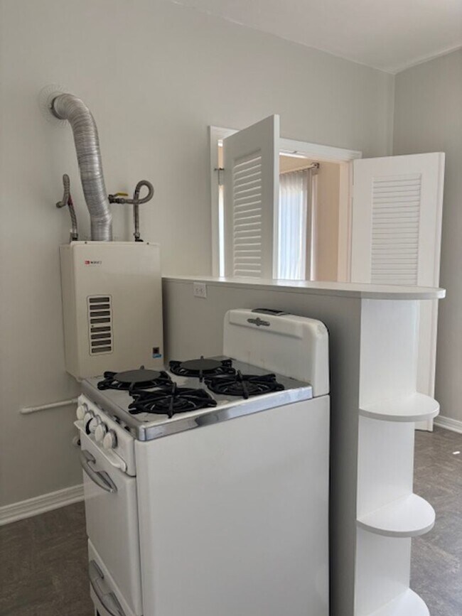 Beautiful spacious and bright apartment in the Pasadena Area, Pasadena, CA 91101 - photo 7