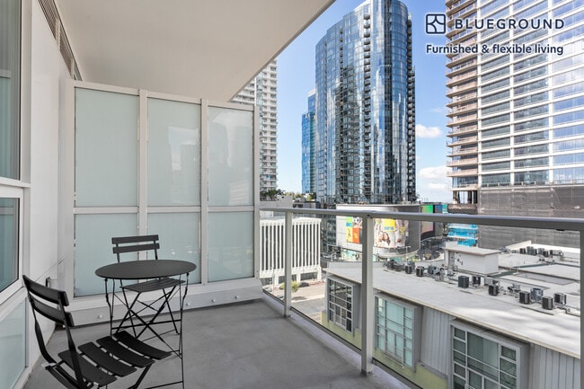 1133 S Hope St unit FL8-ID734, Los Angeles, CA 90015 - photo 3