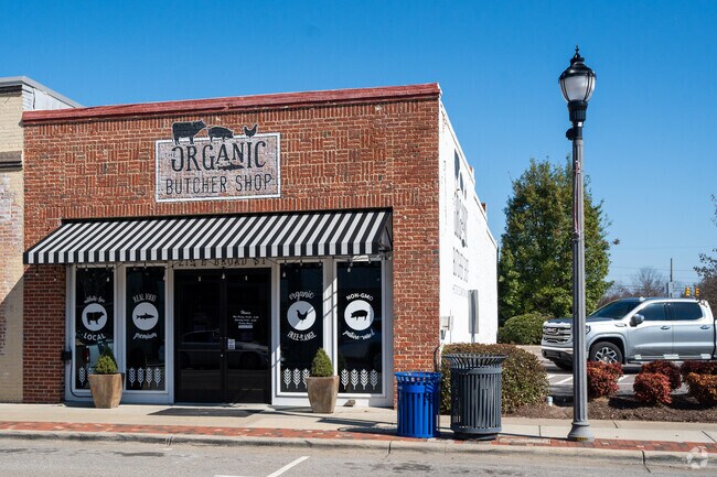 Downtown Dunn has small-town boutiques and coffee shops and a few restaurants and bars.