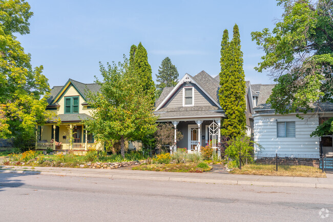 The Lower Rattlesnake neighborhood has wide quiet streets that often don't have sidewalks.