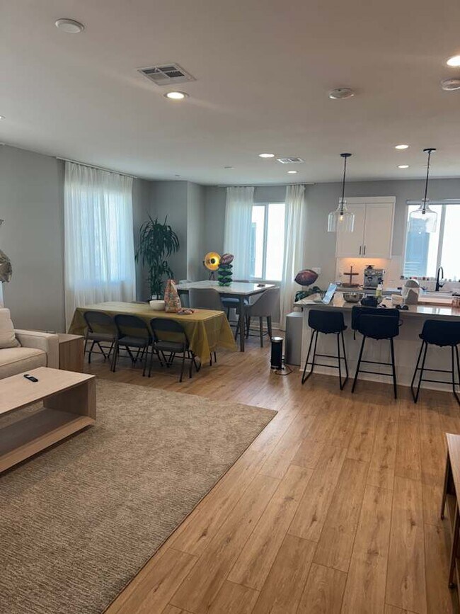 14311 Claro Way unit Room 1, Gardena, CA 90249 - photo 4