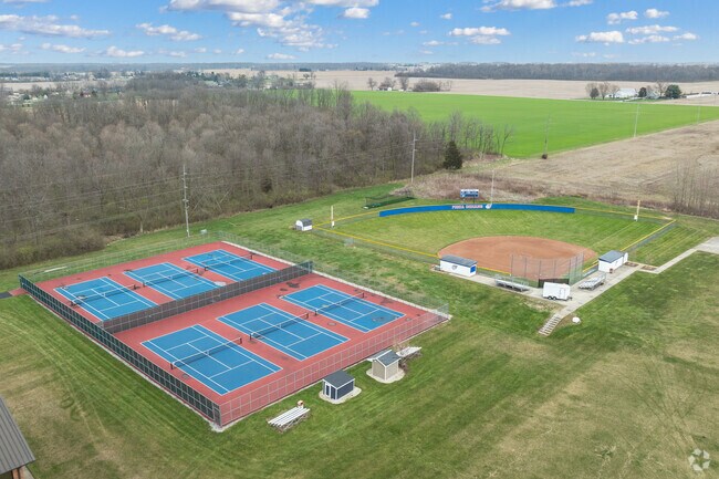 Piqua Junior High School offers students tennis and baseball for extracurriculars.