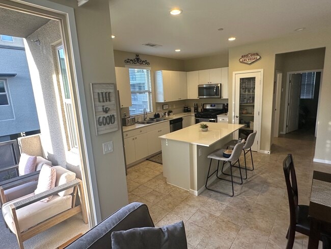 11257 Rainbow Peak Ave unit 201, Las Vegas, NV 89135 - photo 4