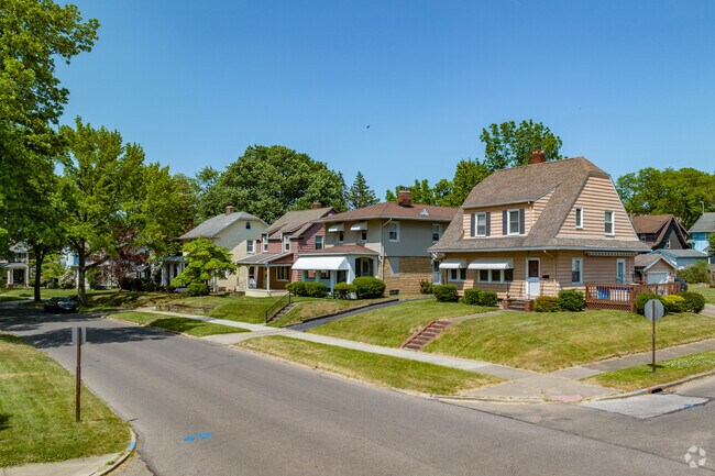 Wave to all your neighbors driving by. Big city feels, country vibes in Firestone Park.