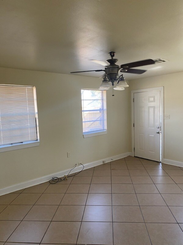 8701 Dinkins St, New Orleans, LA 70127 - photo 2