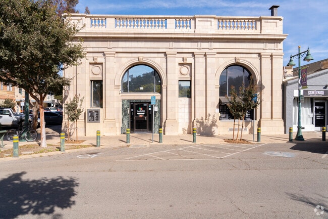 The front entrance of Luigi's Italian Restaurant in Gonzales, California.