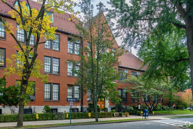 PS 101 School in the Gardens challenges and encourages children to learn.