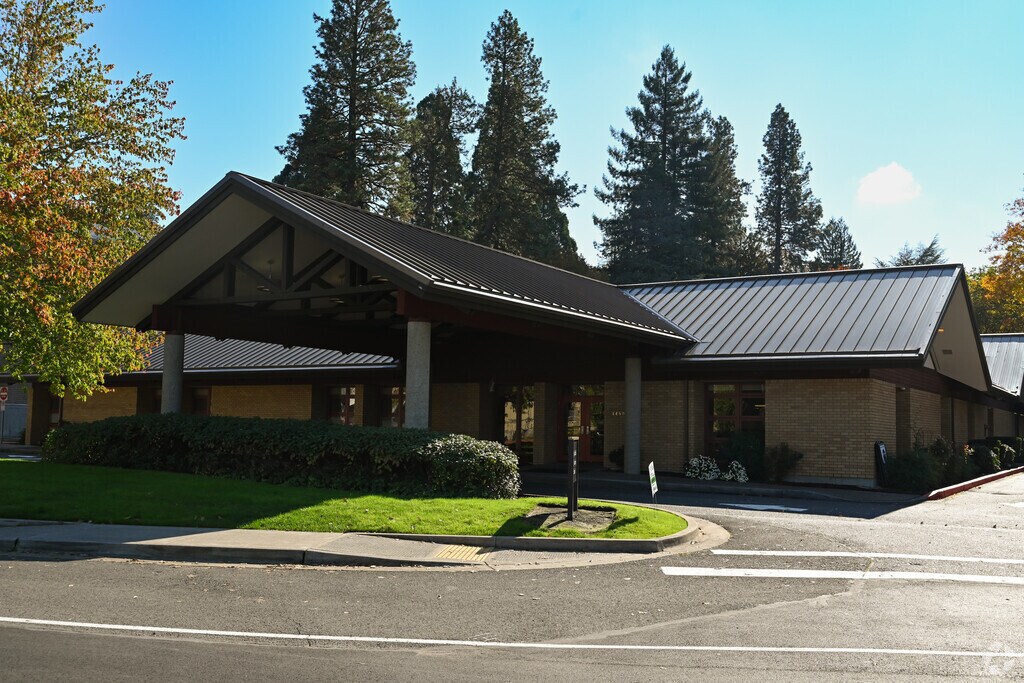 Valley Catholic Elementary & Middle School provides education in 
West Beaverton.