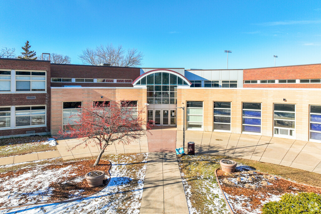 Central Middle School is an above average, public school located in White Bear Lake, MN.