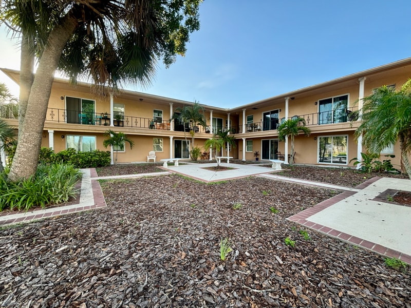 105 S Spring Blvd unit 9, Tarpon Springs, FL 34689 - photo 1