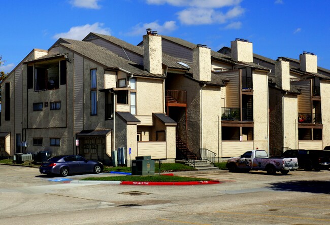 206 Plaza Verde Dr unit 36, Houston, TX 77038 - photo 5