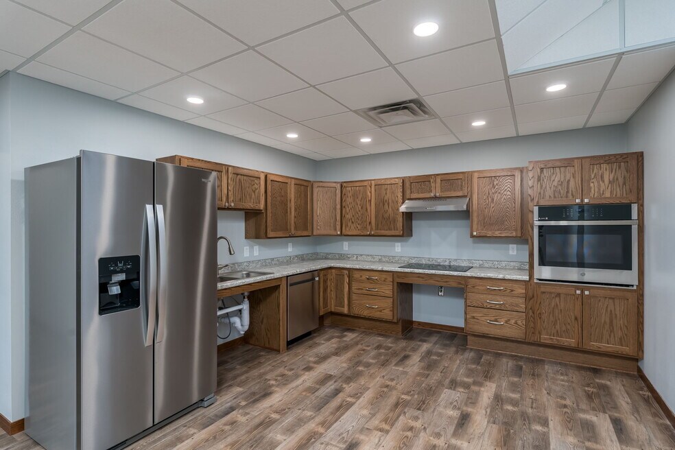 513 N Riverfront Dr unit 4, Mankato, MN 56001 - photo 1