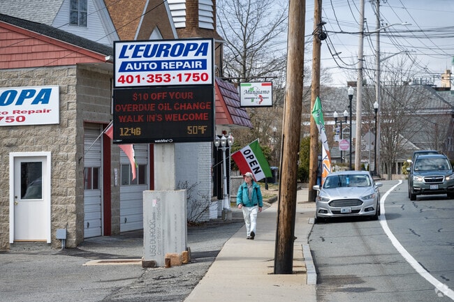 Auto shops and more on Smith Street help Greystone-Centredale residents.