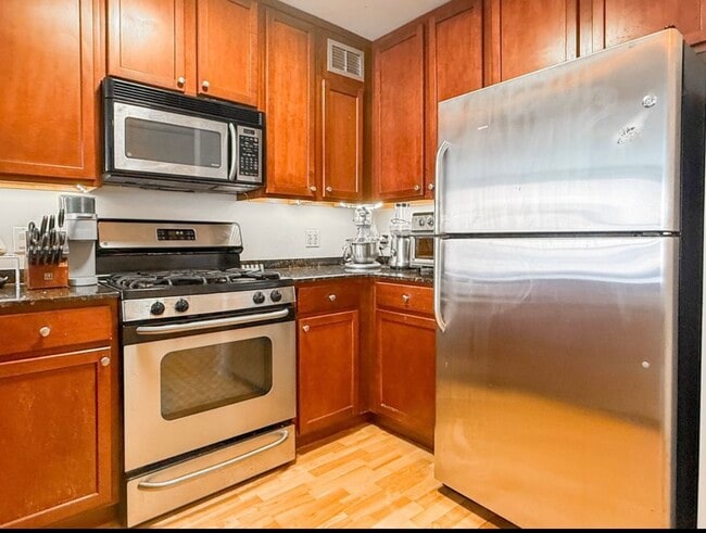 2300 N Commonwealth Ave unit 5C, Chicago, IL 60614 - photo 6