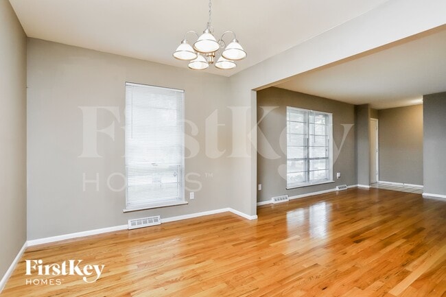 14035 Invicta Dr, Florissant, MO 63034 - photo 4