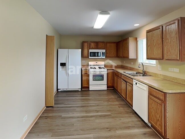 818 Glen Cove Ln, Pingree Grove, IL 60140 - photo 3