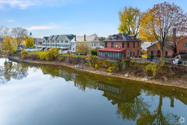 Large riverside homes mark the eastern side of Waterford.