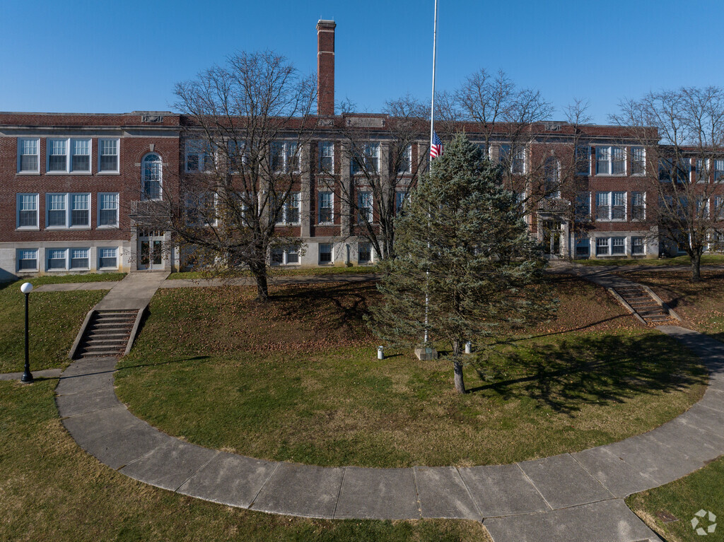 Berry Intermediate School in 
Lebanon, serves approximately 832 students.