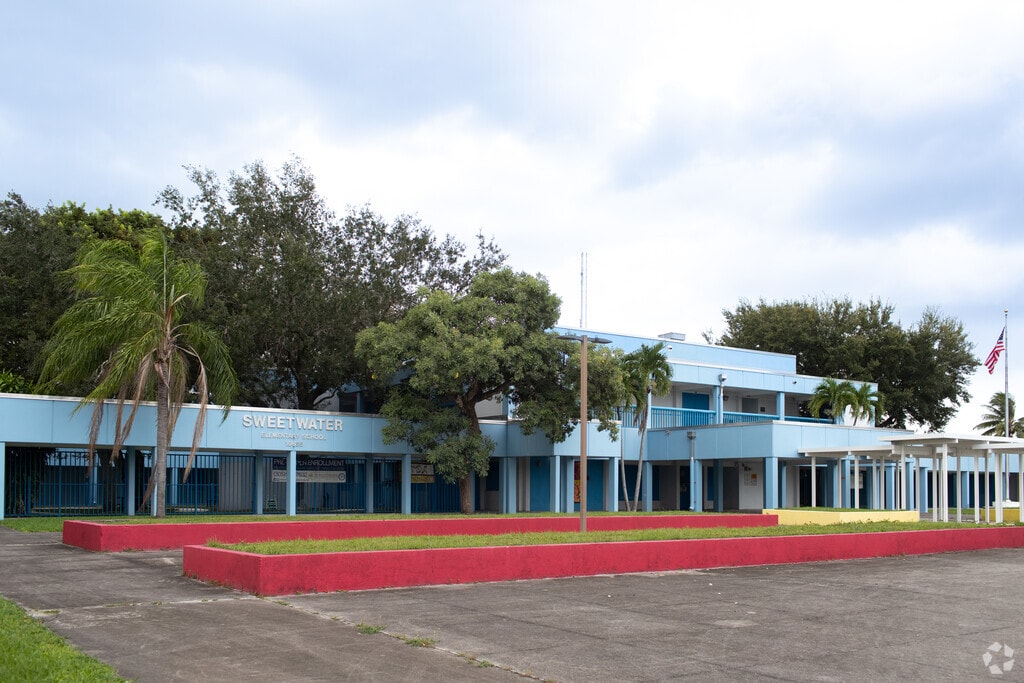 Sweetwater Elementary School offers students in Sweetwater a comprehensive education.