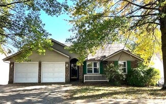 821 W Rosewood Dr, Bloomington, IN 47404