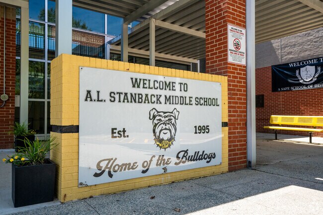 A.L. Stanback Middle School serves grade(s) 6-8 in Orange County School District.