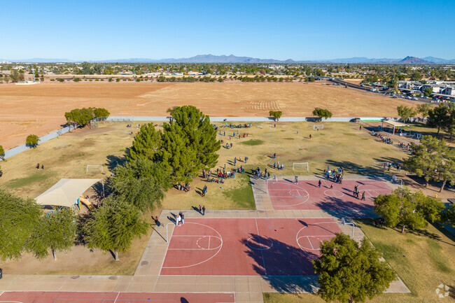 Harris Elementary, where Mesa's children grow and learn.