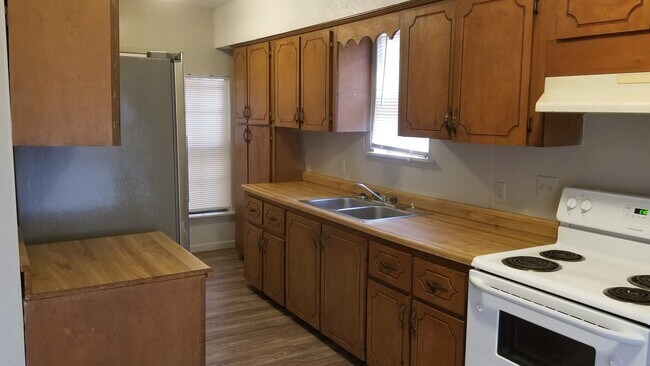 609 6th St unit 3, Blanket, TX 76432 - photo 6