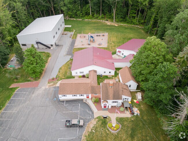 Navigation around Oak Hill School is simple and straightforward for students to grasp.